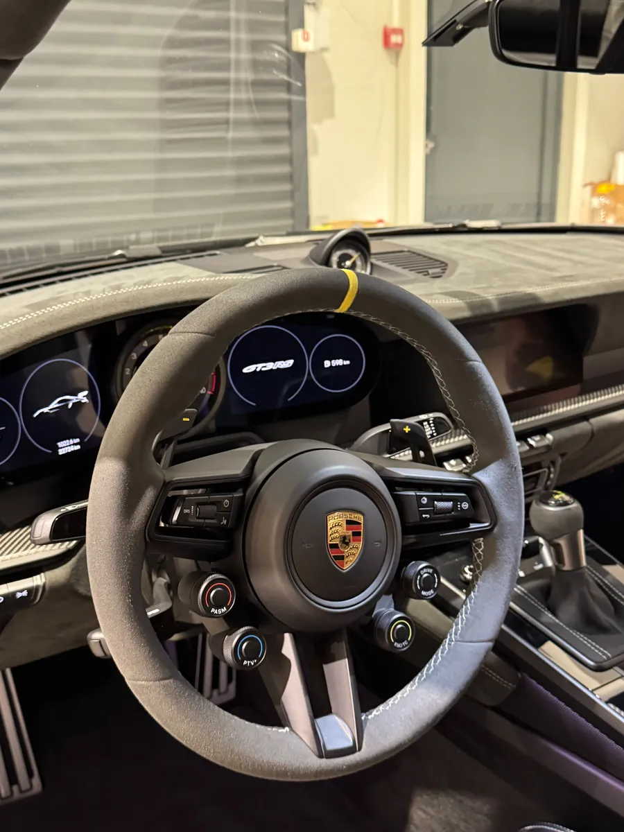 Volan iz alcantare in armatura Porsche 911 GT3 RS